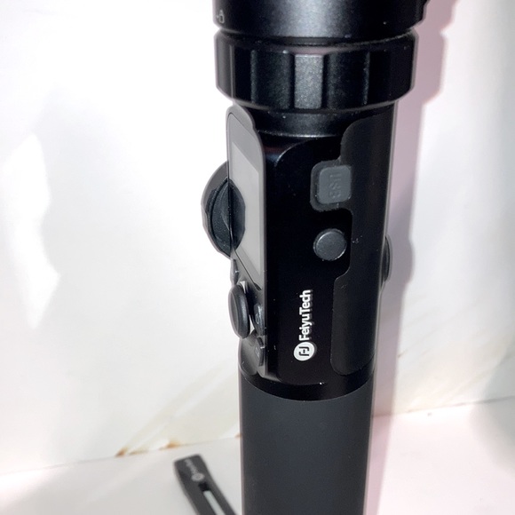 Feiyu AK2000 3-Axis Gimbal Stabilizer - Picture 8 of 9